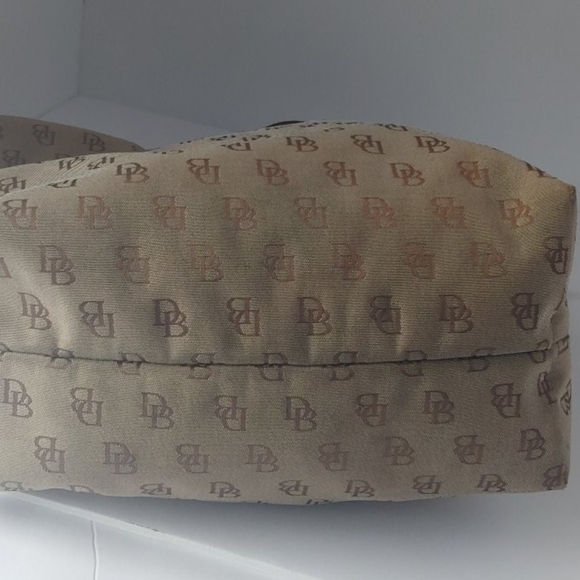 Dooney and Bourke. - Picture 3 of 4